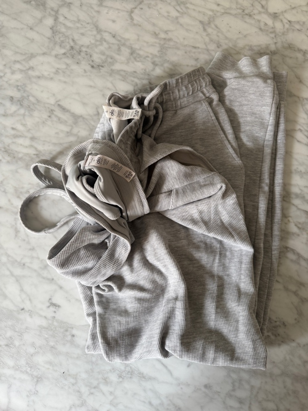 Alo Set: waffle light heather gray bra and matching jogger size small - Picture 2 of 3